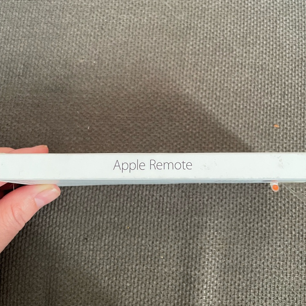 Apple White Remote Control - Picture 6 of 6